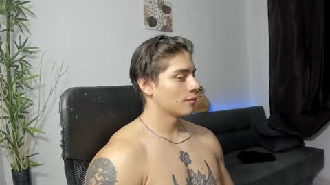 Snapshot of gio_russo chatting on December 28, 10:23 pm GioRusso online show from December 28, 10:23 pm