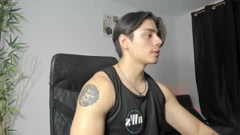 Snapshot of gio_russo chatting on January 3, 4:44 am GioRusso online show from January 3, 4:44 am