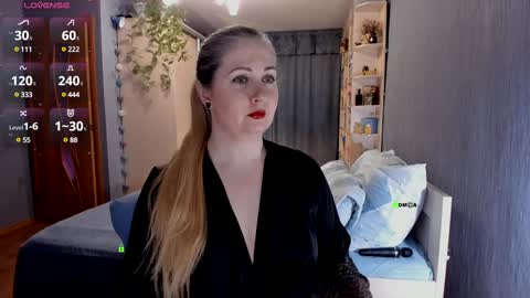 Snapshot of gioconda_21 chatting on January 7, 1:17 am Lana online show from January 7, 1:17 am