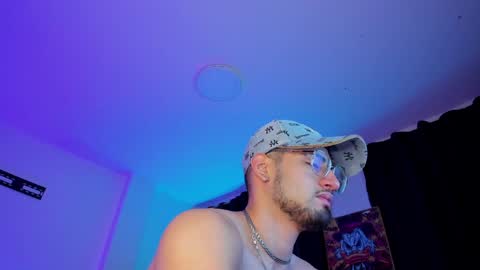 GIOMAR REYES online show from December 24, 7:39 am