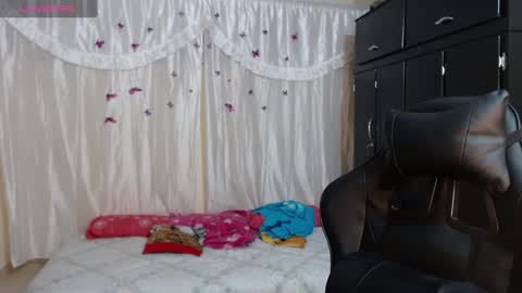 Mary online show from February 26, 1:43 am