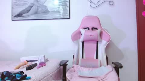 giorgina_montiere online show from June 5, 1:56 am