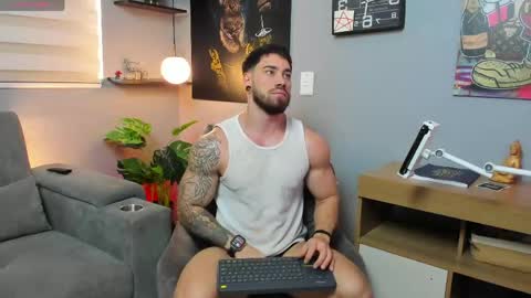 Snapshot of giorgio_leone2 chatting on June 7, 6:22 pm Giorgio leone online show from June 7, 6:22 pm