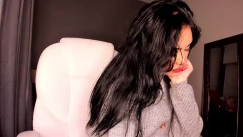 Snapshot of giovanna_oliveira chatting on November 17, 5:35 am Giovanna online show from November 17, 5:35 am