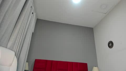Snapshot of giovanna_oliveira chatting on May 16, 5:37 am Giovanna online show from May 16, 5:37 am