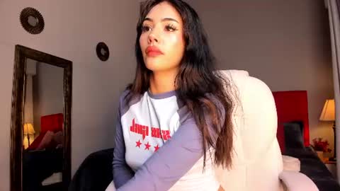 Snapshot of giovanna_oliveira chatting on June 21, 5:32 am Giovanna online show from June 21, 5:32 am