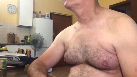 Snapshot of giovanni_1964 chatting on June 14, 9:00 am giovanni_1964 online show from June 14, 9:00 am