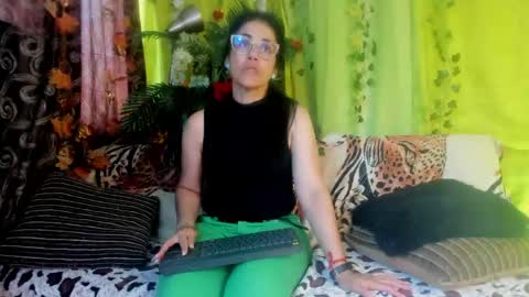 Snapshot of girasol_walton chatting on June 4, 3:40 pm Girasol Walton online show from June 4, 3:40 pm