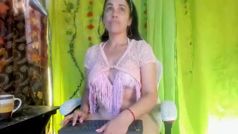Snapshot of girasol_walton chatting on June 16, 1:47 pm Girasol Walton online show from June 16, 1:47 pm