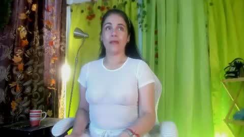 Snapshot of girasol_walton chatting on June 26, 2:10 pm Girasol Walton online show from June 26, 2:10 pm
