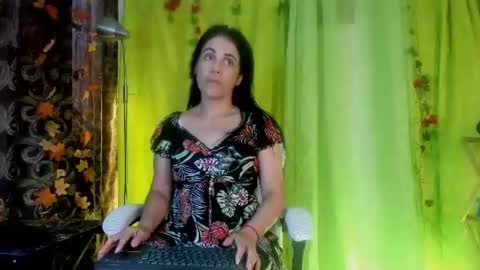 Snapshot of girasol_walton chatting on June 28, 2:01 pm Girasol Walton online show from June 28, 2:01 pm
