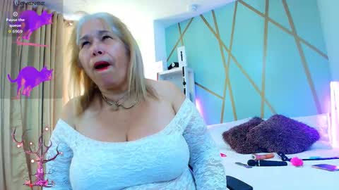 Girl Amada online show from October 1, 7:20 pm