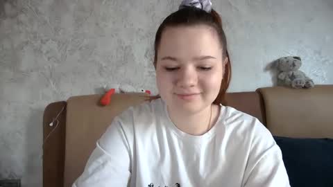 Snapshot of girl_cute07 chatting on April 30, 3:51 pm girl_cute07 online show from April 30, 3:51 pm