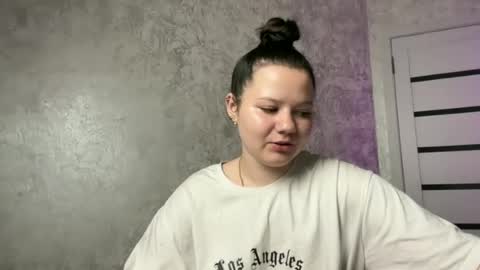 Snapshot of girl_cute07 chatting on June 18, 10:58 pm girl_cute07 online show from June 18, 10:58 pm