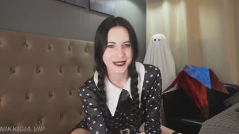 Nikki online show from October 31, 1:56 pm