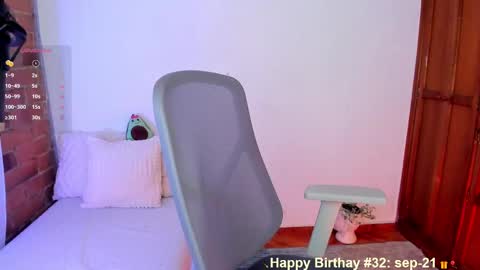 girl_inline online show from September 9, 11:59 pm