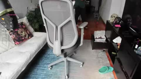 girl_inline online show from October 12, 7:24 pm