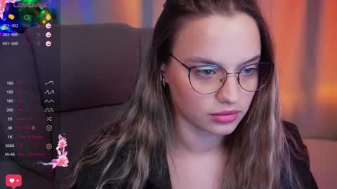 Snapshot of girl_peach_ chatting on December 6, 8:07 pm Kate online show from December 6, 8:07 pm