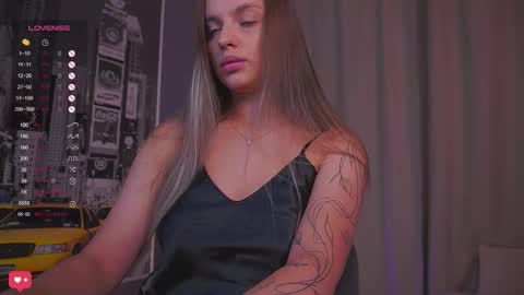 Snapshot of girl_peach_ chatting on September 13, 6:29 pm Kate online show from September 13, 6:29 pm