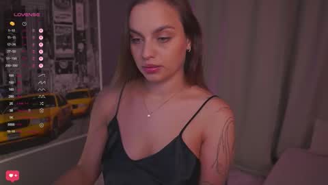 Snapshot of girl_peach_ chatting on October 20, 5:35 pm Kate online show from October 20, 5:35 pm