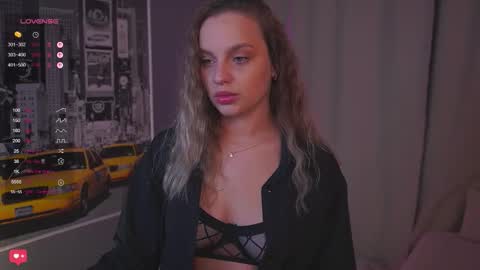 Snapshot of girl_peach_ chatting on October 29, 7:37 pm Kate online show from October 29, 7:37 pm