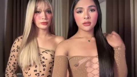 queen ronna online show from April 22, 8:06 am