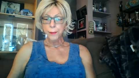 Snapshot of girlinrock chatting on June 29, 1:01 am Girlinrock online show from June 29, 1:01 am