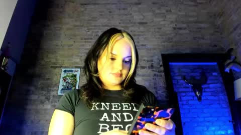 Snapshot of girlnamedcheese chatting on January 21, 1:18 am Cheese online show from January 21, 1:18 am