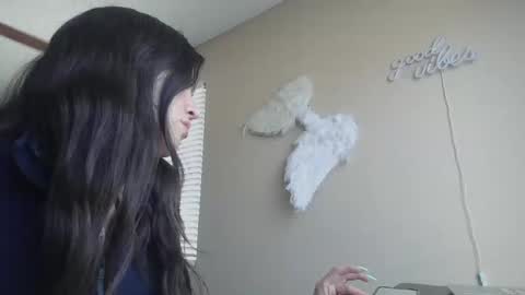 Jasmine online show from June 10, 6:07 pm