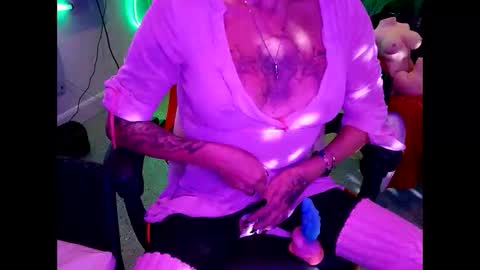 girls227445638252 online show from September 28, 6:19 am