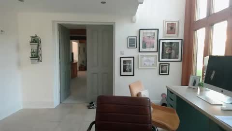 Snapshot of girlsandbikes chatting on September 16, 8:15 am girlsandbikes online show from September 16, 8:15 am