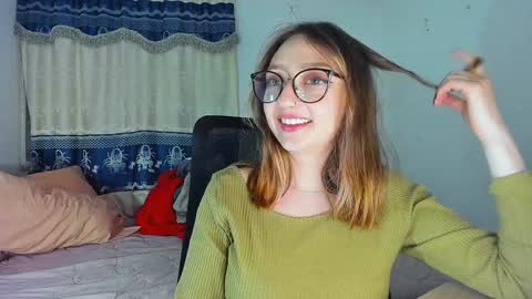 Snapshot of girlsativa chatting on December 24, 4:11 am Maze    Thumbs up online show from December 24, 4:11 am