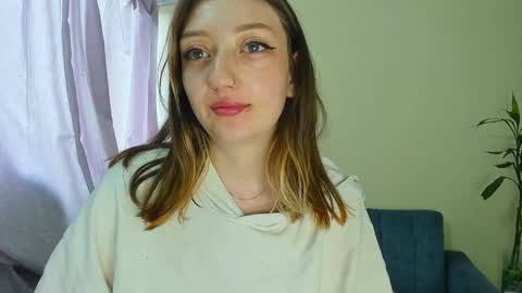 Snapshot of girlsativa chatting on January 3, 12:08 pm Maze    Thumbs up online show from January 3, 12:08 pm