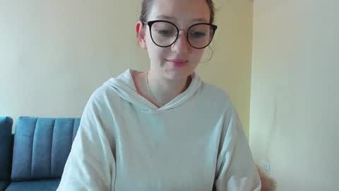 Snapshot of girlsativa chatting on January 4, 4:00 pm Maze    Thumbs up online show from January 4, 4:00 pm