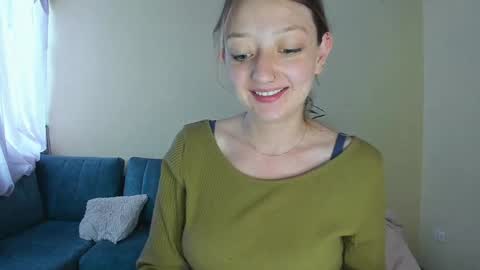 Snapshot of girlsativa chatting on January 6, 12:35 pm Maze    Thumbs up online show from January 6, 12:35 pm