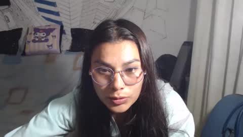 Snapshot of girlsex_hot chatting on February 22, 5:19 am girlsex_hot online show from February 22, 5:19 am