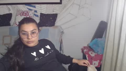 Snapshot of girlsex_hot chatting on April 8, 12:32 am girlsex_hot online show from April 8, 12:32 am