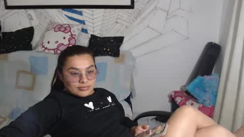 Snapshot of girlsex_hot chatting on April 10, 1:44 am girlsex_hot online show from April 10, 1:44 am