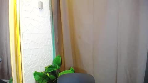 Snapshot of girlsweet_preciousxoxo chatting on March 18, 6:44 pm Precious online show from March 18, 6:44 pm