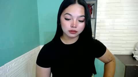 Rhaine online show from March 17, 6:11 pm