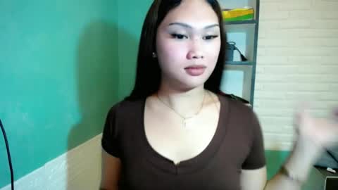 Snapshot of girlthatuneedxxx chatting on June 27, 4:12 pm Rhaine online show from June 27, 4:12 pm