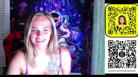 Snapshot of girlygurl_69 chatting on June 14, 3:30 am girlygurl_69 online show from June 14, 3:30 am