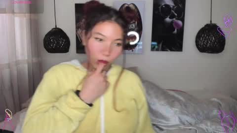  Kylie  online show from February 16, 8:33 pm