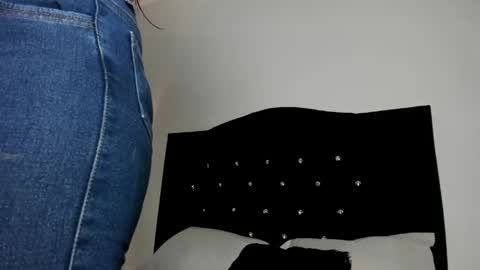 Gisell online show from April 22, 1:23 pm