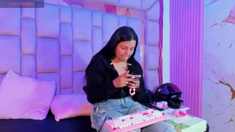 Snapshot of gisell_squirt chatting on June 4, 1:06 pm gisell_squirt online show from June 4, 1:06 pm
