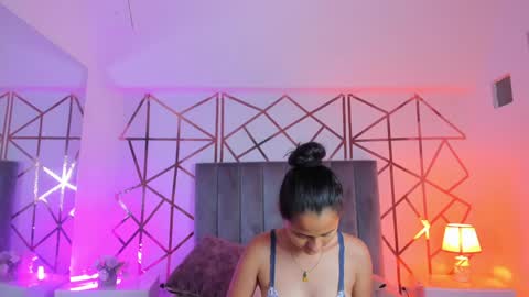 Snapshot of giselle_roldan chatting on January 15, 12:04 pm GISELLE ROLDAN online show from January 15, 12:04 pm