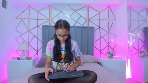 Snapshot of giselle_roldan chatting on January 24, 11:59 am GISELLE ROLDAN online show from January 24, 11:59 am