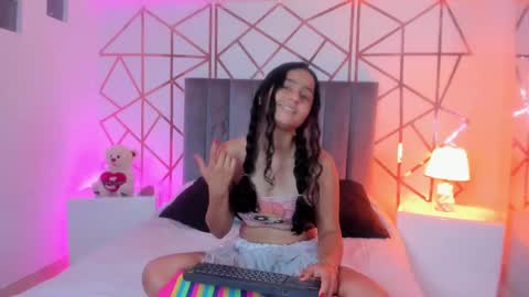 Snapshot of giselle_roldan chatting on February 23, 12:59 pm GISELLE ROLDAN online show from February 23, 12:59 pm