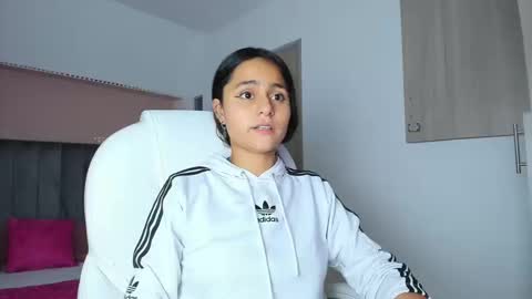 Snapshot of giselle_roldan chatting on September 13, 4:01 am GISELLE ROLDAN online show from September 13, 4:01 am