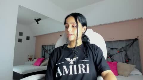 Snapshot of giselle_roldan chatting on October 11, 4:22 am GISELLE ROLDAN online show from October 11, 4:22 am